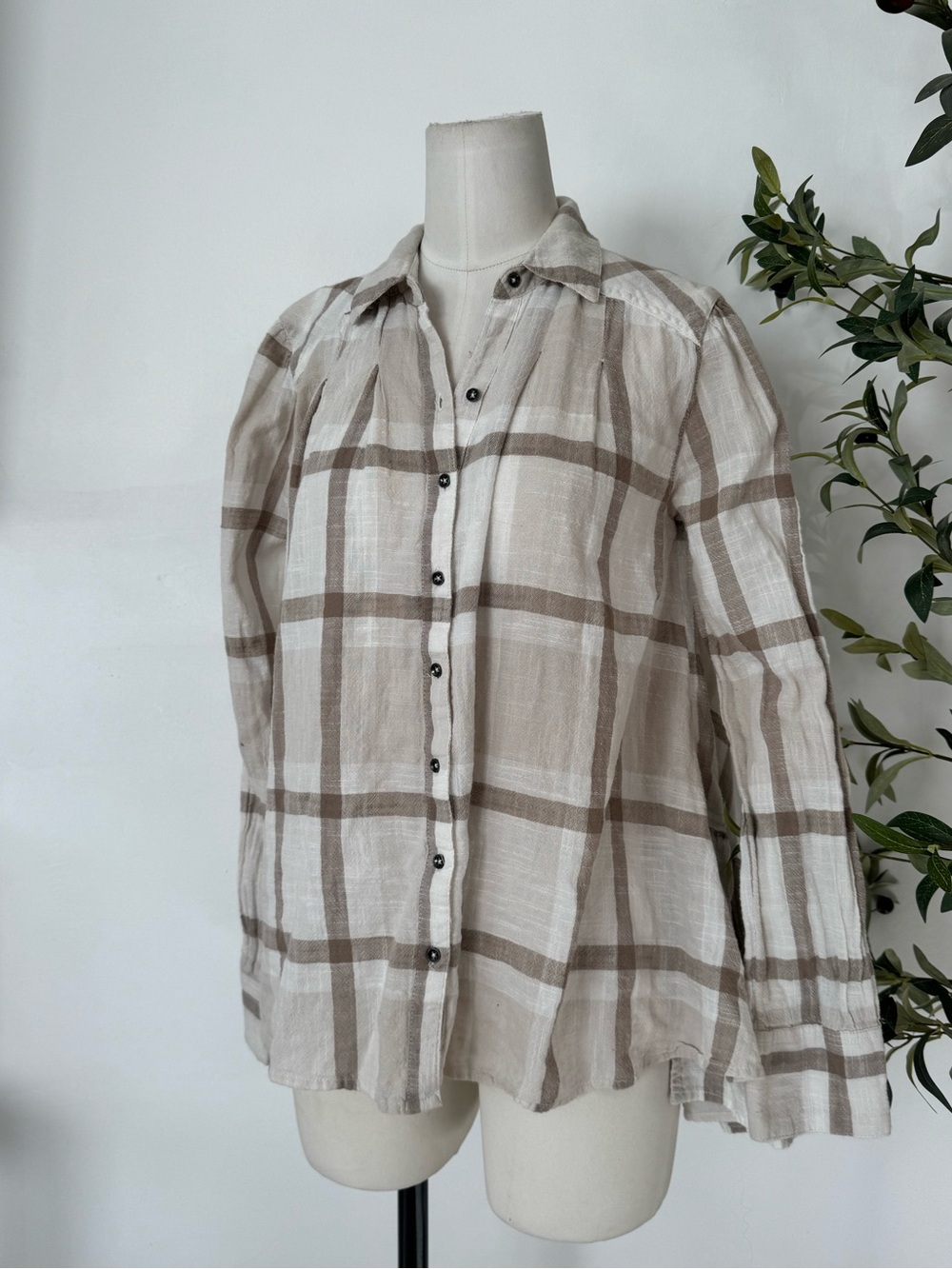 Free People Plaid Cotton Button Down XS Boho Ruffle Hem Long Sleeve Beige White - Picture 2 of 6